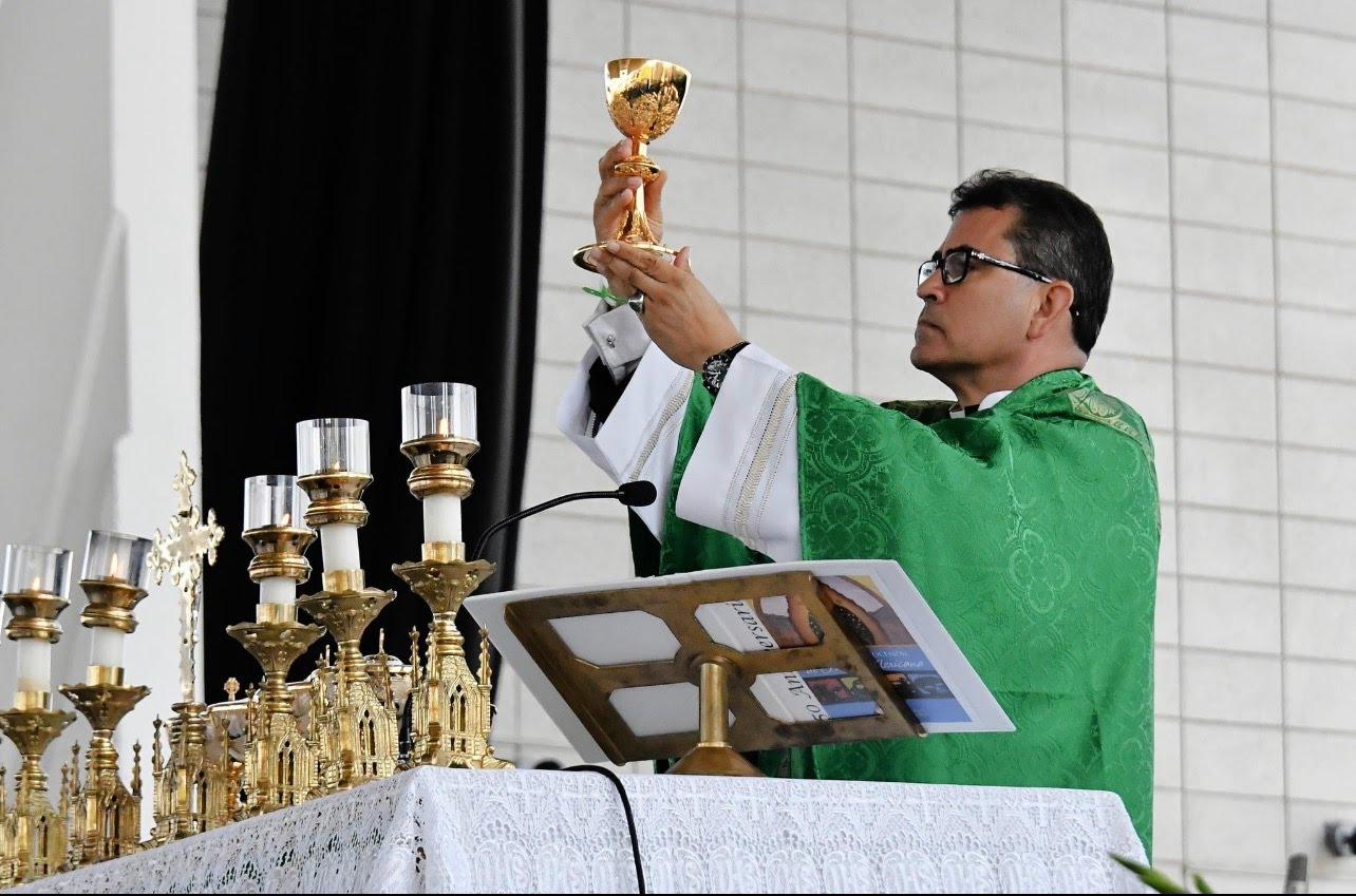 Holy Mass for 3,000 attendees at Mexican Fiesta, Summerfest Grounds